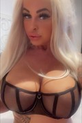 Temperamentvolle, s*xy Blondine mit Tattoos, heißen Kurven und viel guter Laune in der Luderbox in München Neu-Aubing.