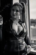 Naturdominante Herrin in Hamburg mit femininen Rundungen, starker Präsenz und Sessions für Anfänger wie erfahrene Sklaven.